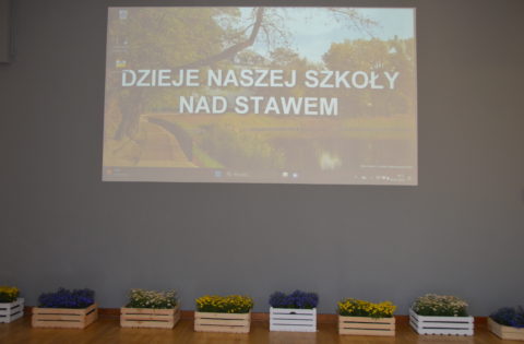 Jubileusz 90-lecia szkoły                       DZIEJE NASZEJ SZKOŁY NAD STAWEM